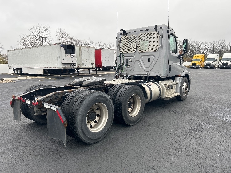 2020 Freightliner Cascadia in Piqua, OH — photo 7