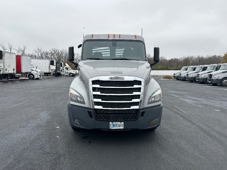2020 Freightliner Cascadia in Piqua, OH — photo 2