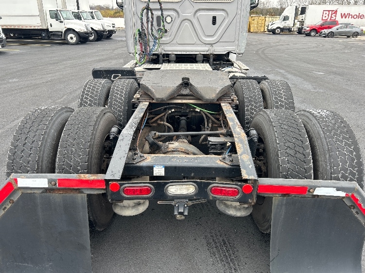 2020 Freightliner Cascadia in Piqua, OH — photo 6