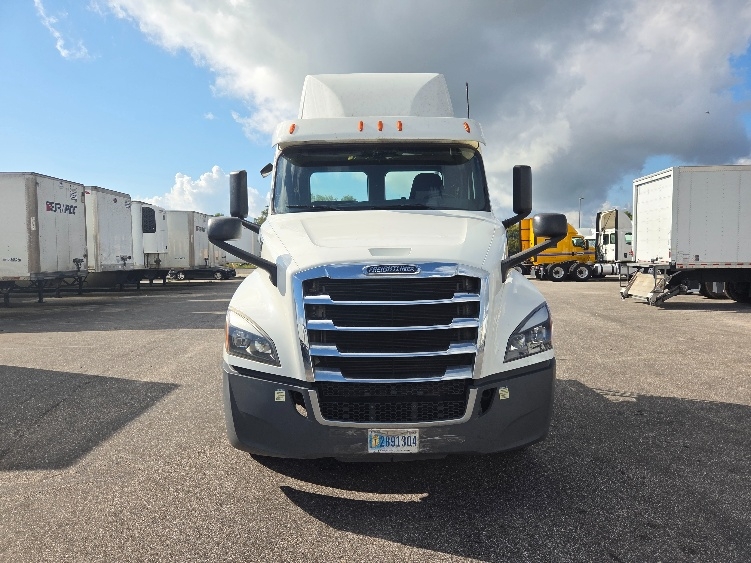 2020 Freightliner Cascadia in Pensacola, FL — photo 2
