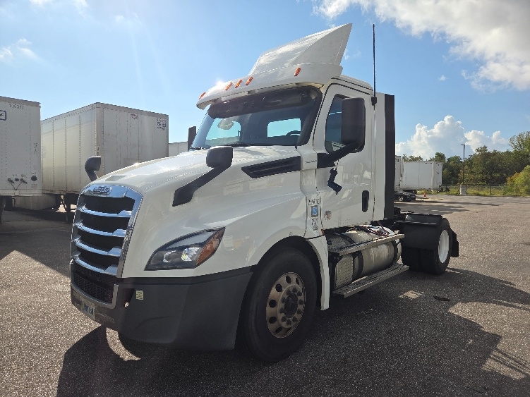 2020 Freightliner Cascadia in Pensacola, FL — photo 3