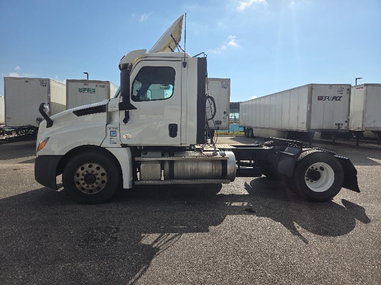 2020 Freightliner Cascadia in Pensacola, FL — photo 4