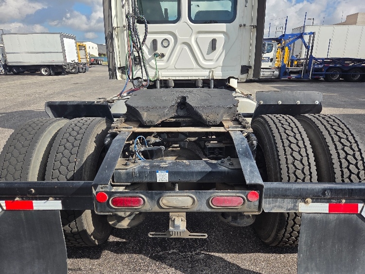 2020 Freightliner Cascadia in Pensacola, FL — photo 6