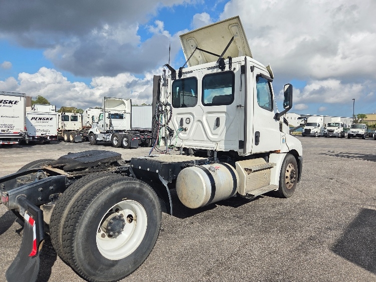 2020 Freightliner Cascadia in Pensacola, FL — photo 7