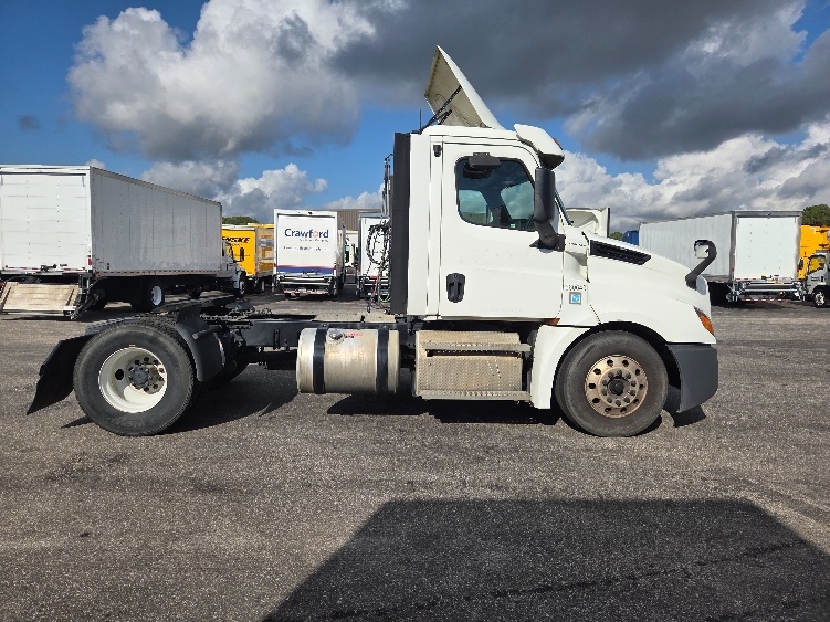 2020 Freightliner Cascadia in Pensacola, FL — photo 8