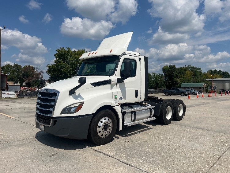 2020 Freightliner Cascadia in Hammond, LA — photo 3