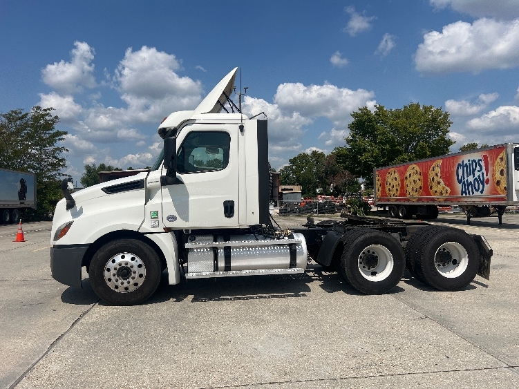 2020 Freightliner Cascadia in Hammond, LA — photo 4