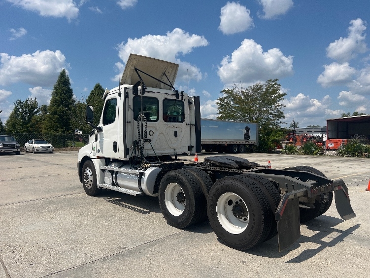 2020 Freightliner Cascadia in Hammond, LA — photo 5
