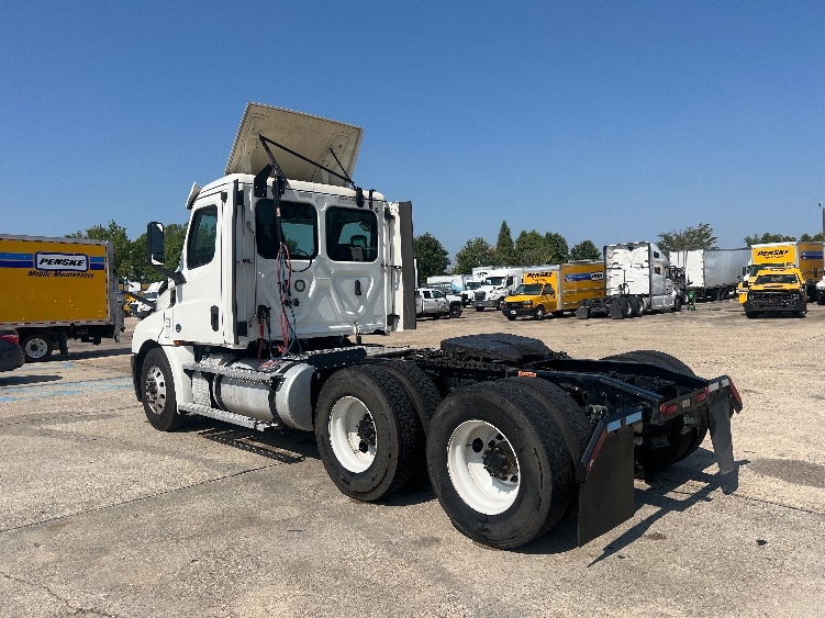 2020 Freightliner Cascadia in Hammond, LA — photo 5