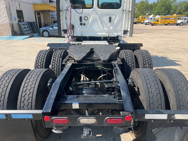 2020 Freightliner Cascadia in Hammond, LA — photo 6
