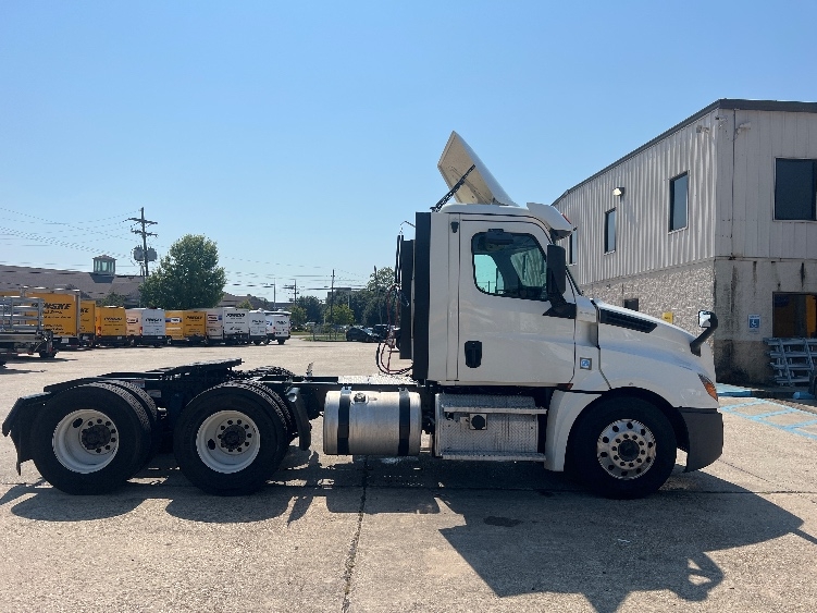 2020 Freightliner Cascadia in Hammond, LA — photo 8