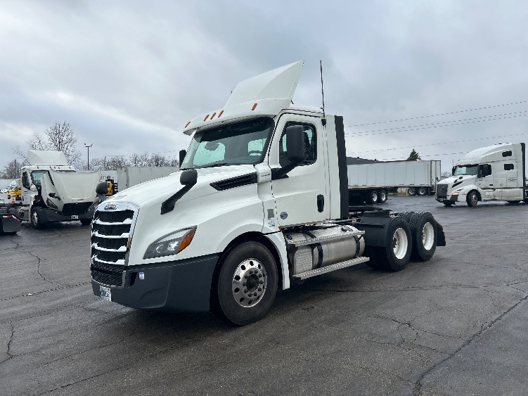 2020 Freightliner Cascadia in Piqua, OH — photo 3