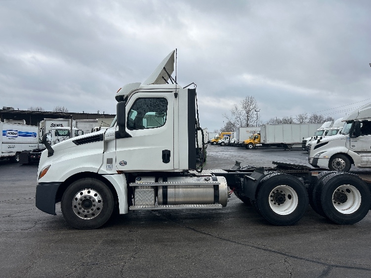2020 Freightliner Cascadia in Piqua, OH — photo 4