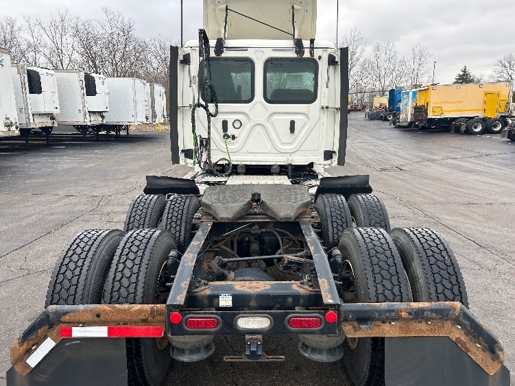 2020 Freightliner Cascadia in Piqua, OH — photo 6