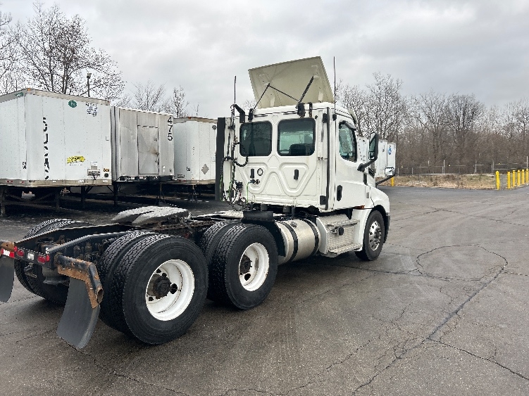 2020 Freightliner Cascadia in Piqua, OH — photo 7