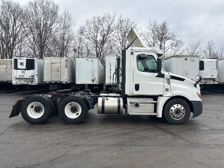 2020 Freightliner Cascadia in Piqua, OH — photo 8