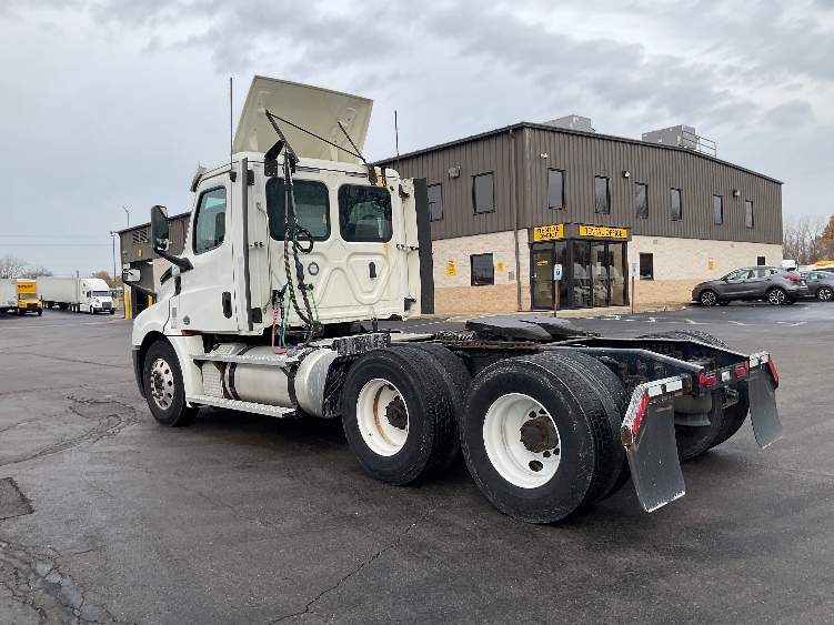 2020 Freightliner Cascadia in Piqua, OH — photo 5