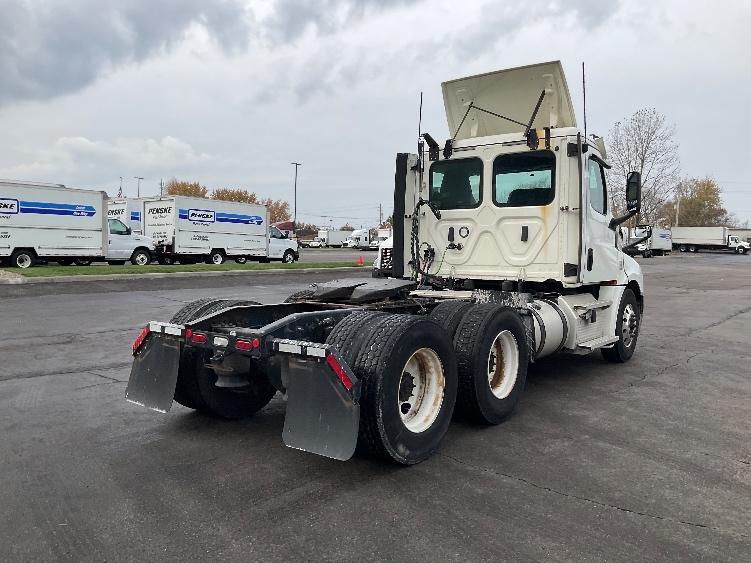 2020 Freightliner Cascadia in Piqua, OH — photo 7