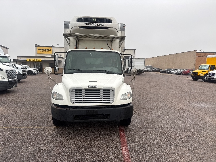 2020 Freightliner M2 106 in Dallas, TX — photo 2