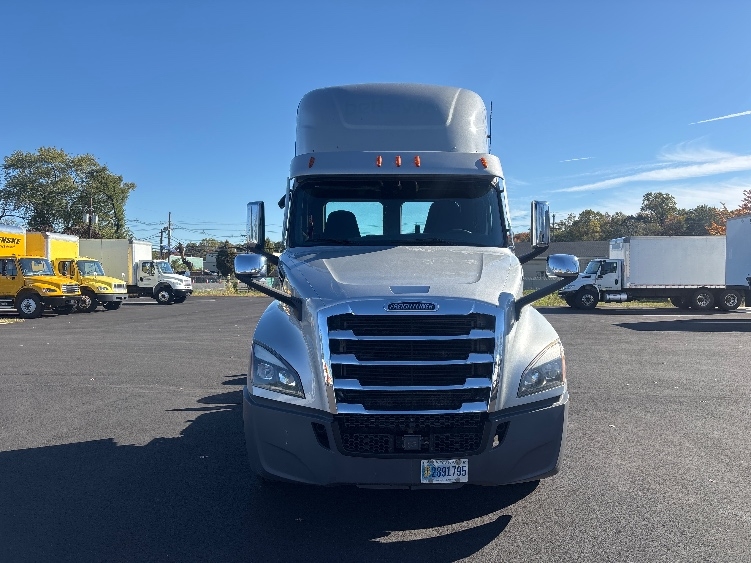 2020 Freightliner Cascadia in Cranbury, NJ — photo 2