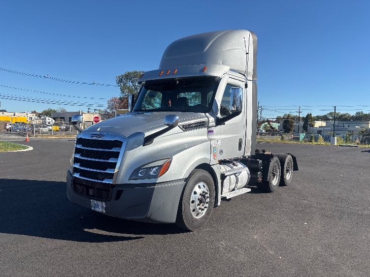 2020 Freightliner Cascadia in Cranbury, NJ — photo 3