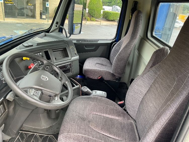2020 Volvo VNL 300 in Memphis, TN — photo 10