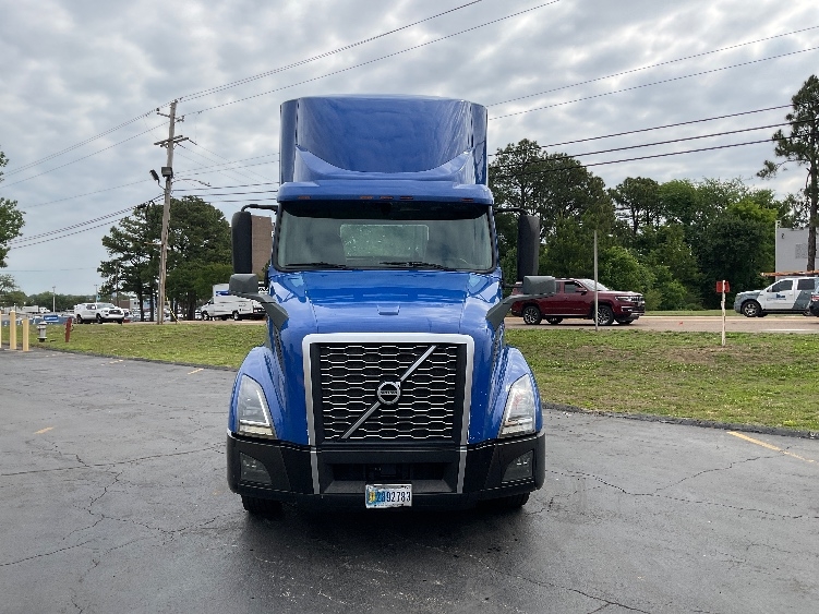 2020 Volvo VNL 300 in Memphis, TN — photo 2