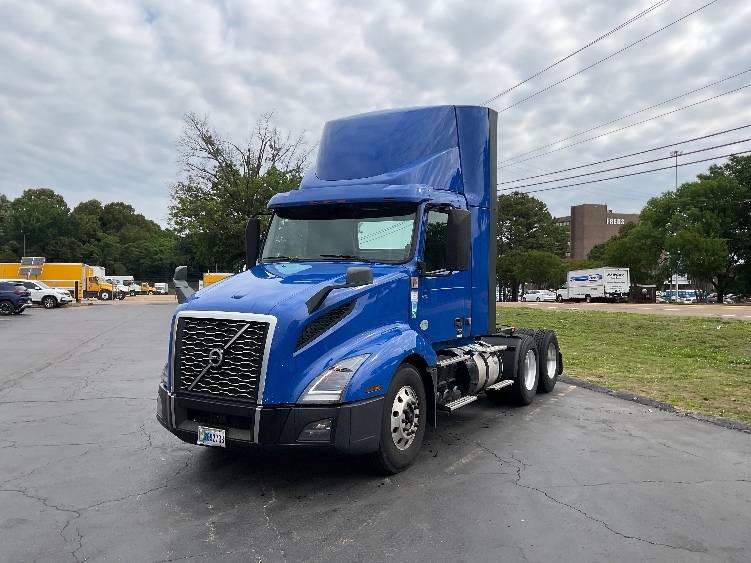 2020 Volvo VNL 300 in Memphis, TN — photo 3