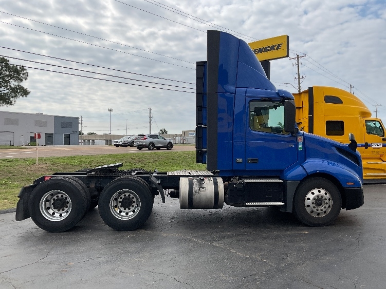 2020 Volvo VNL 300 in Memphis, TN — photo 8