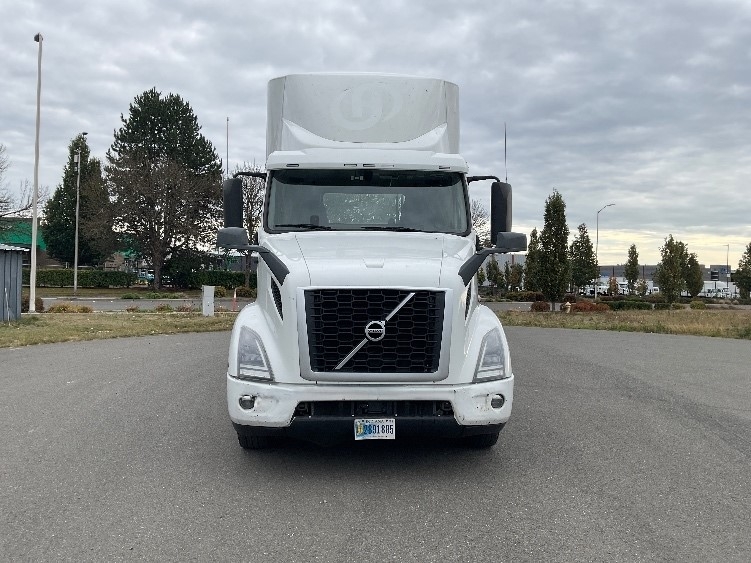2020 Volvo VNR 640 in Lacey, WA — photo 2