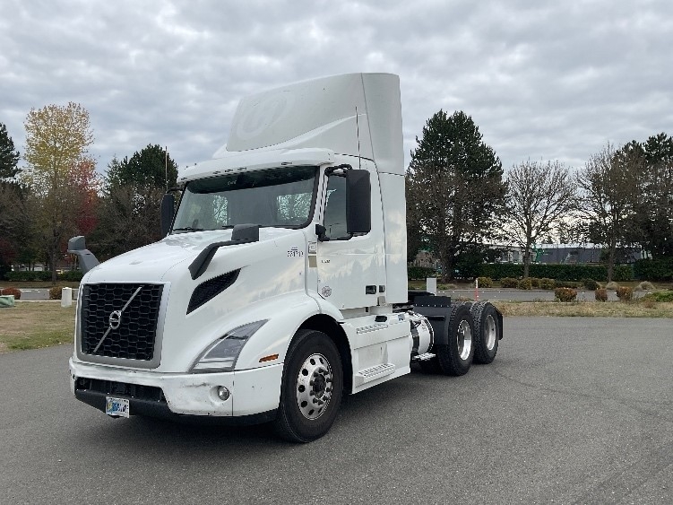 2020 Volvo VNR 640 in Lacey, WA — photo 3