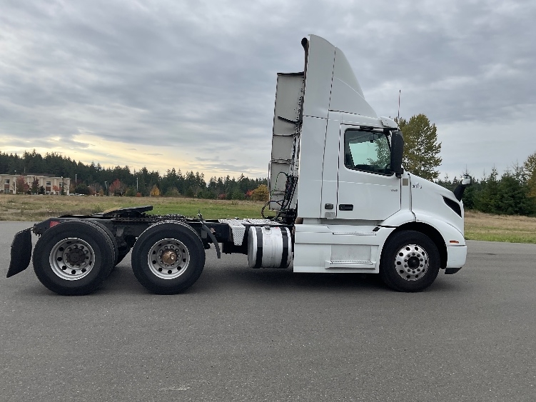 2020 Volvo VNR 640 in Lacey, WA — photo 8