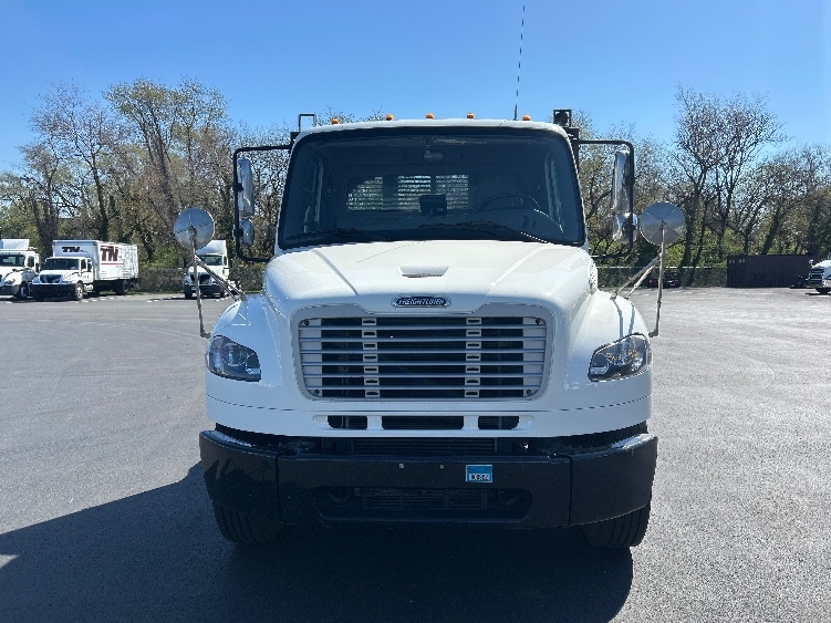 2020 Freightliner M2 106 in Pennsauken, NJ — photo 2
