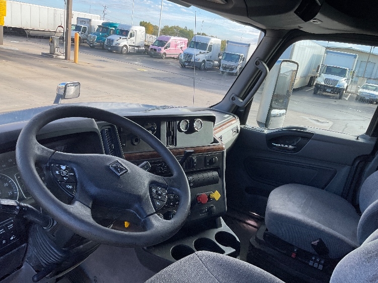 2020 International LT in Milwaukee, WI — photo 10