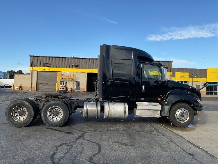 2020 International LT in Milwaukee, WI — photo 8