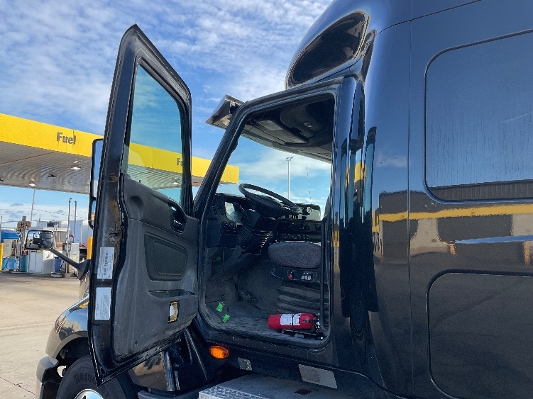 2020 International LT in Milwaukee, WI — photo 9