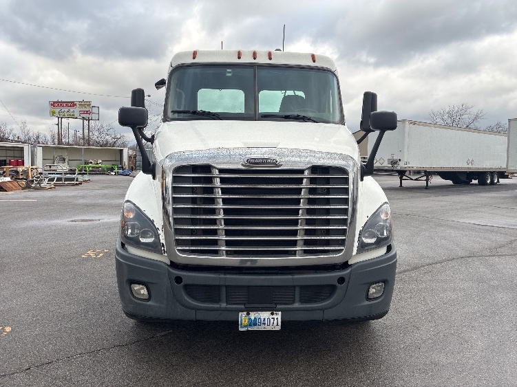 2020 Freightliner Cascadia in Valparaiso, IN — photo 2