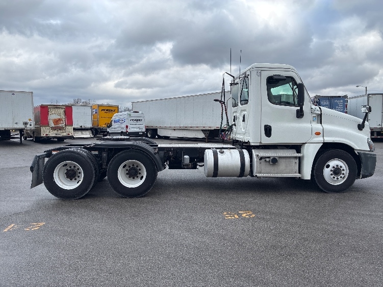 2020 Freightliner Cascadia in Valparaiso, IN — photo 8