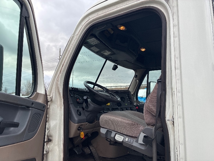 2020 Freightliner Cascadia in Valparaiso, IN — photo 9