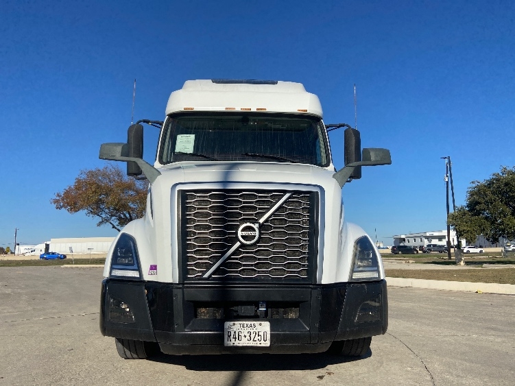 2020 Volvo VNL 760 in San Antonio, TX — photo 2
