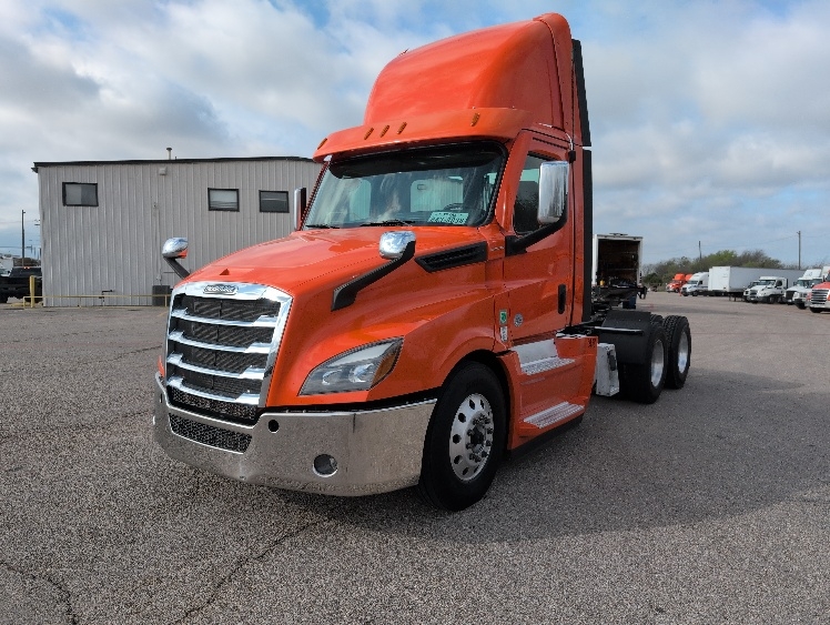 2020 Freightliner Cascadia in San Antonio, TX — photo 3