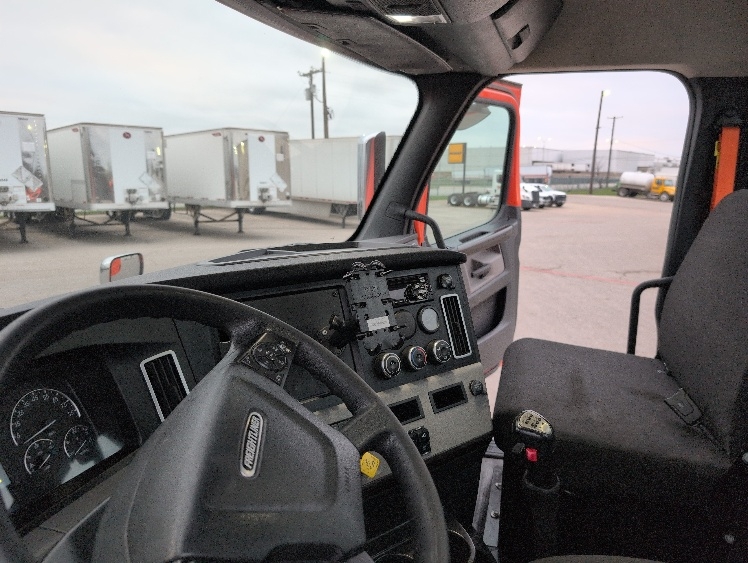 2020 Freightliner Cascadia in San Antonio, TX — photo 10