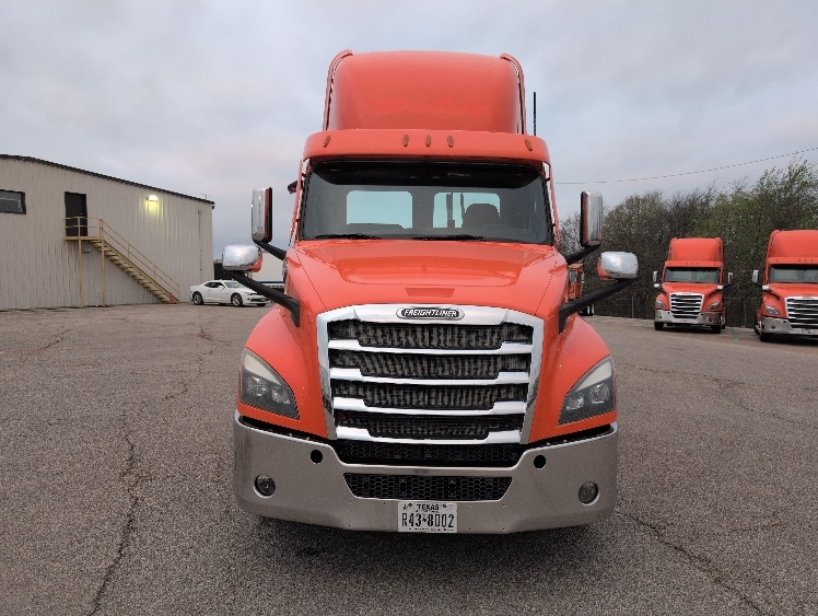 2020 Freightliner Cascadia in San Antonio, TX — photo 2
