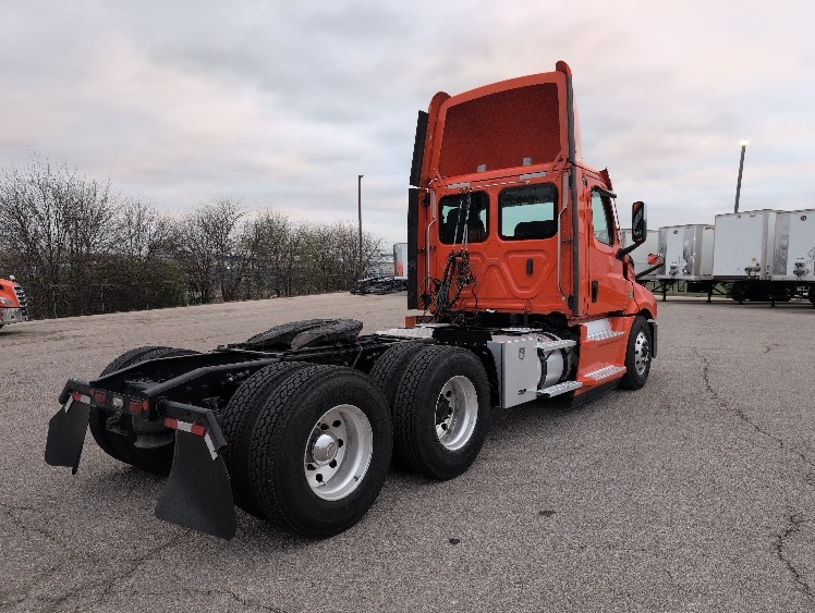 2020 Freightliner Cascadia in San Antonio, TX — photo 7