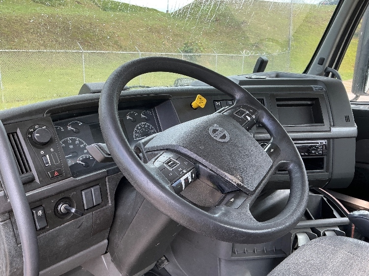2020 Volvo VNL 300 in Bessemer, AL — photo 10