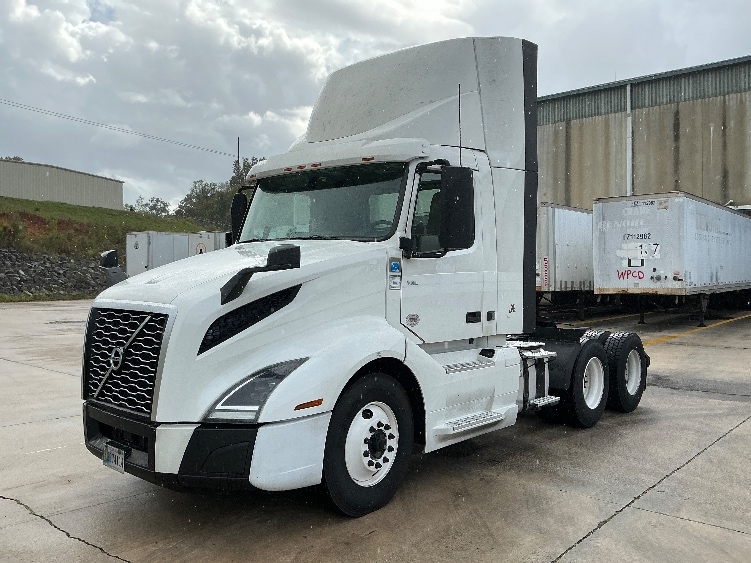 2020 Volvo VNL 300 in Bessemer, AL — photo 3