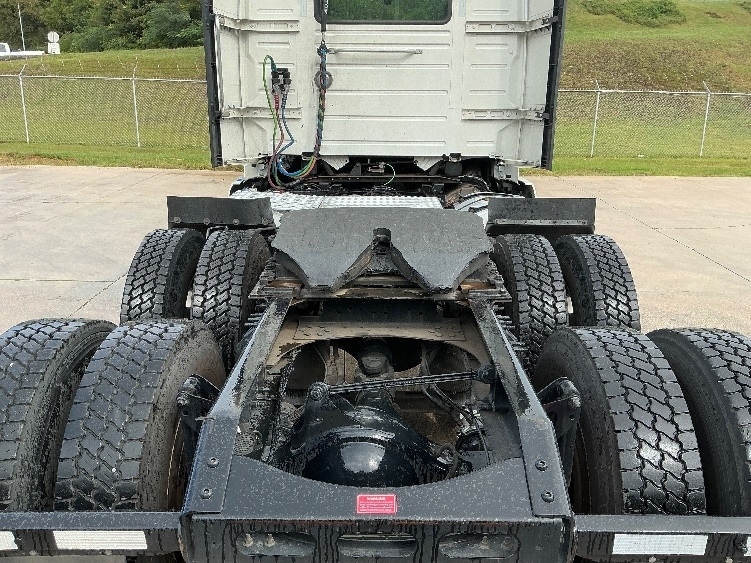 2020 Volvo VNL 300 in Bessemer, AL — photo 6