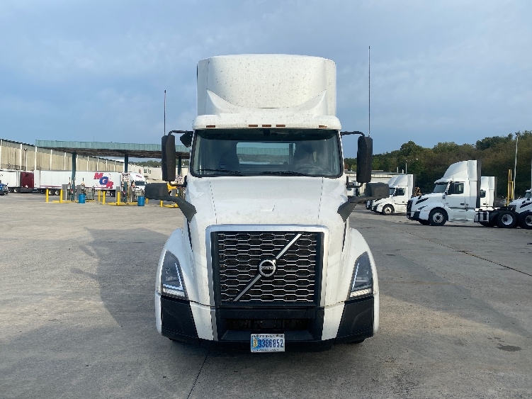 2020 Volvo VNL 300 in Bessemer, AL — photo 2