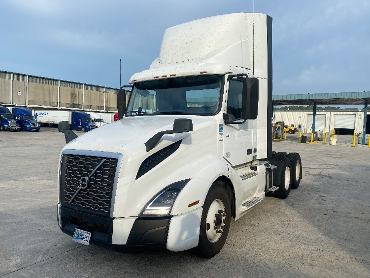 2020 Volvo VNL 300 in Bessemer, AL — photo 3