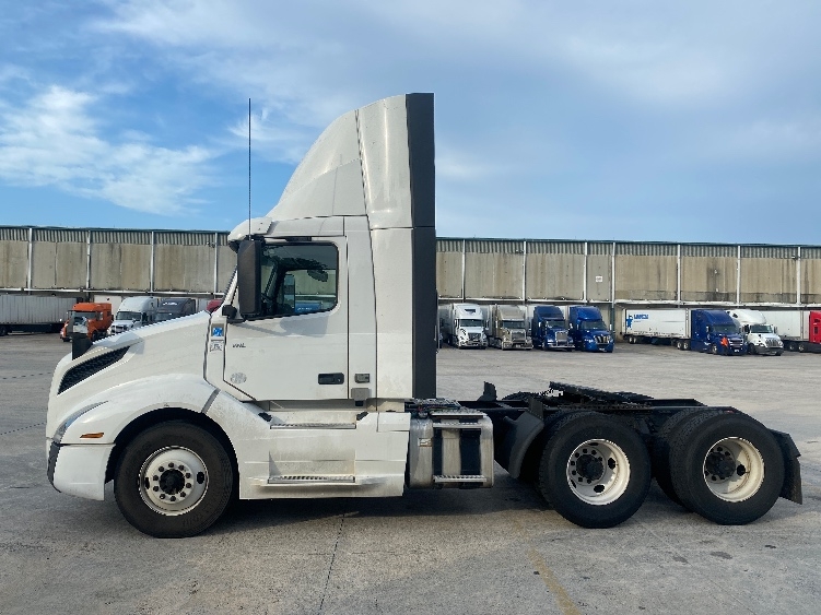 2020 Volvo VNL 300 in Bessemer, AL — photo 4